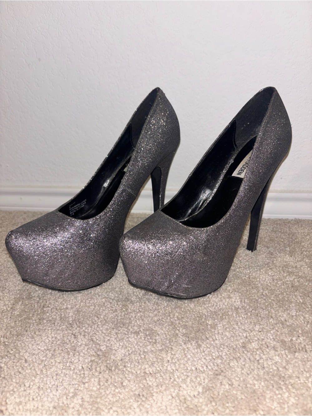 Steve Madden Silver Glitter Platform Pumps Dalya